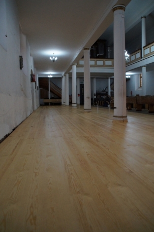 Remont drewnianej podłogi w kościele zakończony